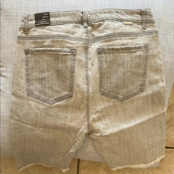 Tractr Women's Gray Cropped shorts - Picture 3 of 7